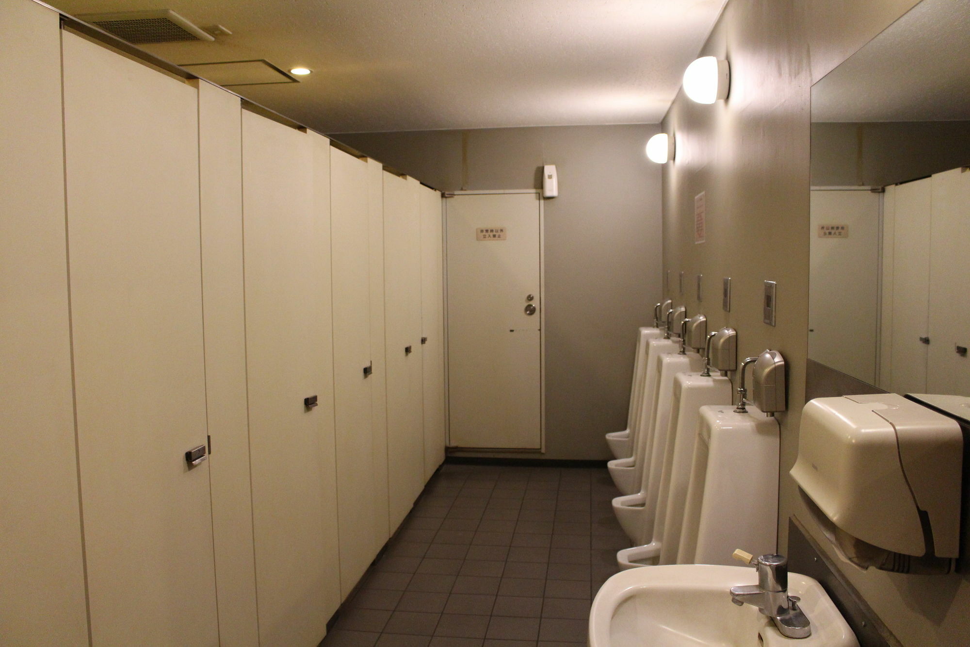 Sauna & Capsule Hotel Hokuo Tōkyō Extérieur photo